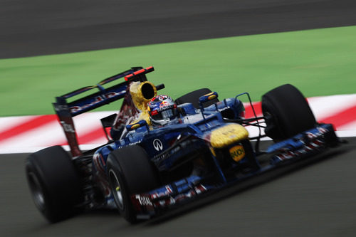 Sebastian Vettel vuela en Silverstone