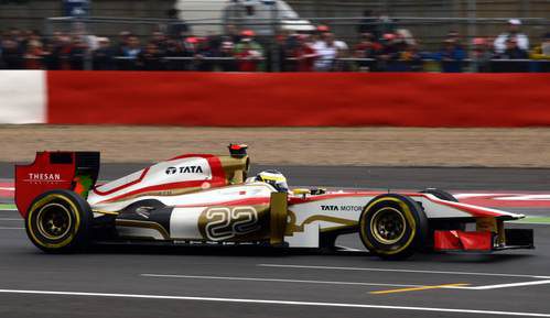 Pedro de la Rosa rueda en el mojado asfalto de Silverstone