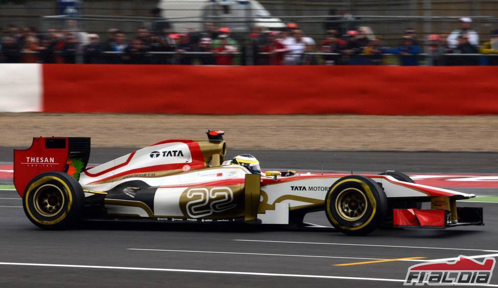 Pedro de la Rosa rueda en el mojado asfalto de Silverstone