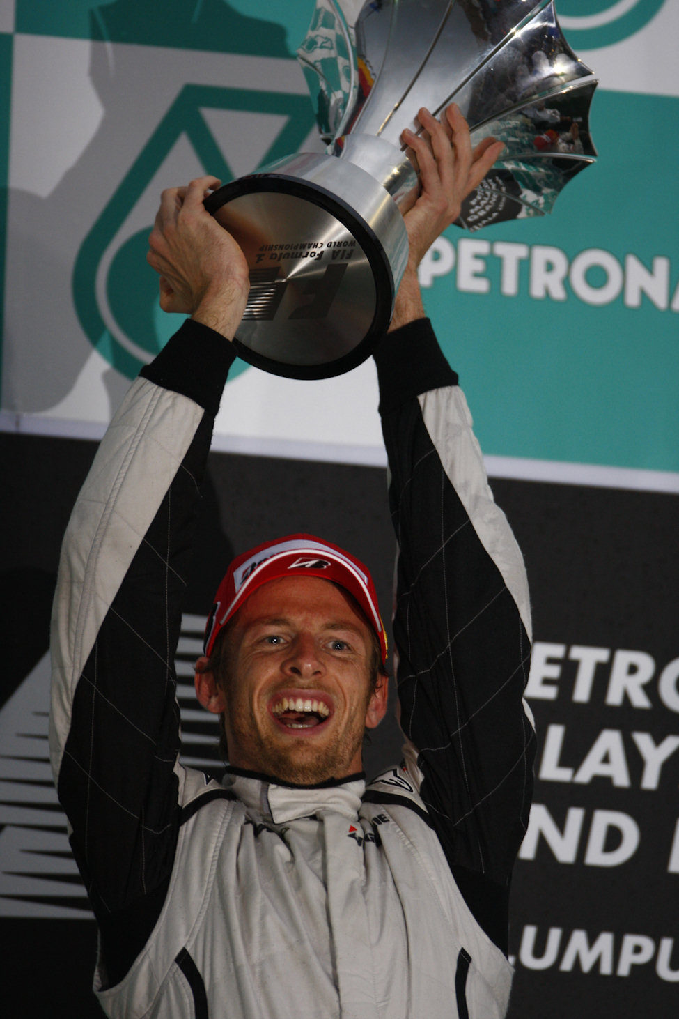 Button con su trofeo de campeón