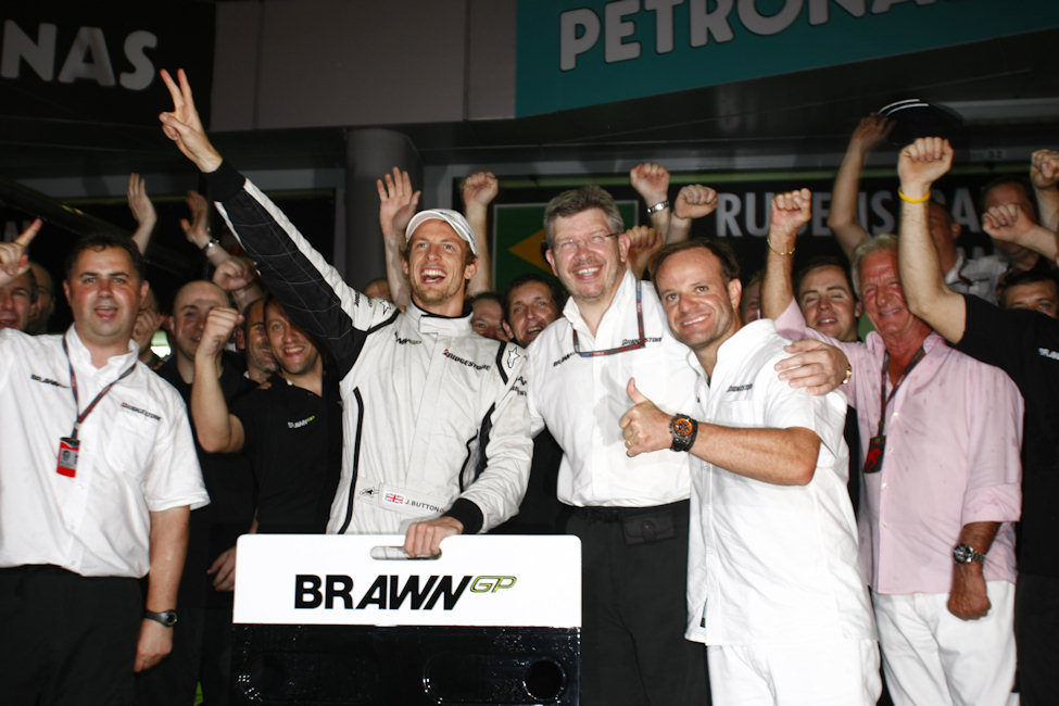 El equipo de Brawn GP celebra su segunda victoria
