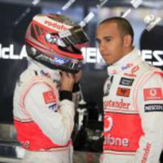 Kovalainen y Hamilton en China