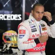 Hamilton se pone sus auriculares