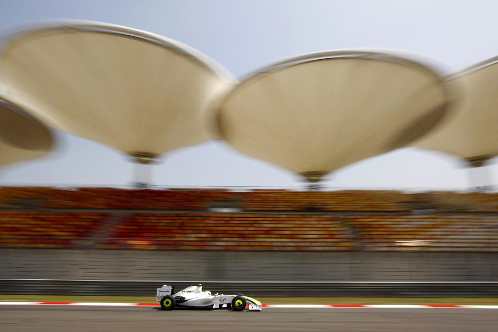 Barrichello bajo la magestuosidad del trazado de Shanghai