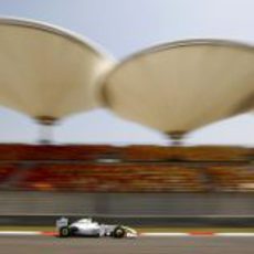 Barrichello bajo la magestuosidad del trazado de Shanghai