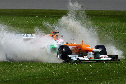 Paul di Resta se sale de la pista de Silverstone