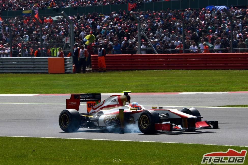 Narain Karthikeyan se pasa de frenada en el GP de Gran Bretaña 2012