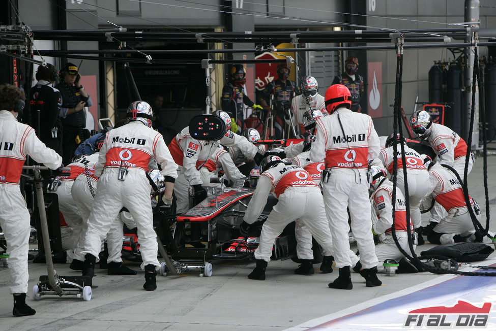 Jenson Button hace una parada en Silverstone