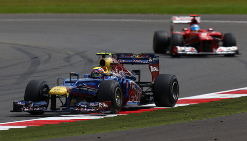 Mark Webber adelantó a Fernando Alonso a falta de cuatro vueltas