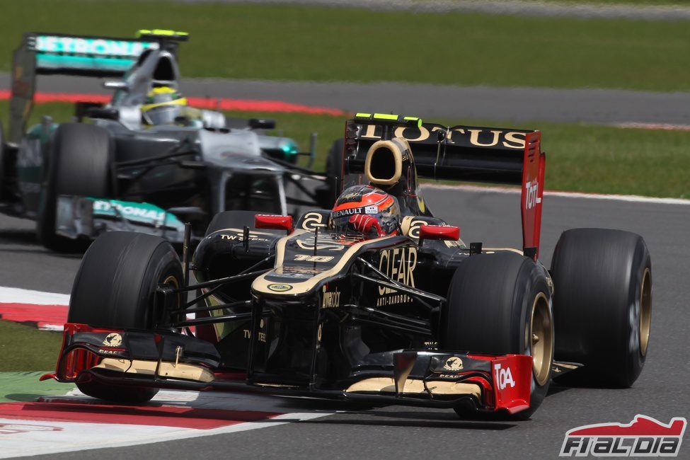 Romain Grosjean sale de una curva en el circuito de Silverstone