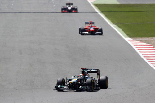 Heikki Kovalainen mantiene su posición delante de Marussia