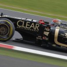 Romain Grosjean rueda en Silverstone con su Lotus