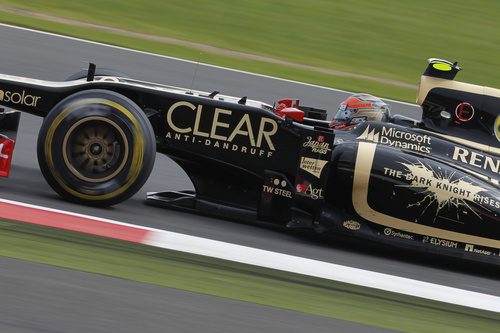 Romain Grosjean rueda en Silverstone con su Lotus