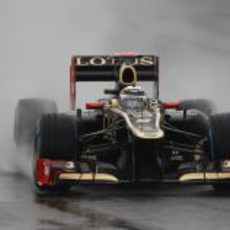 Kimi Räikkönen rueda en lluvia