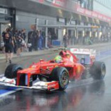 Felipe Massa llega a 'boxes' en Silverstone