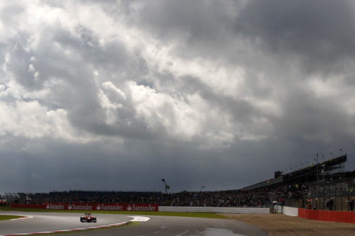 Timo Glock y el cielo nublado de Silverstone