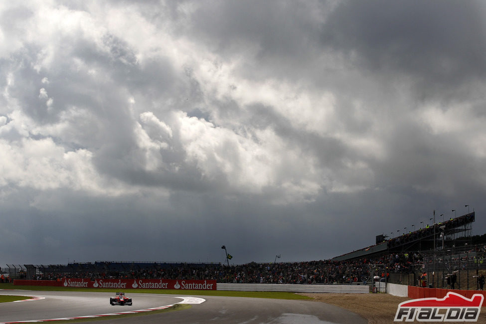 Timo Glock y el cielo nublado de Silverstone