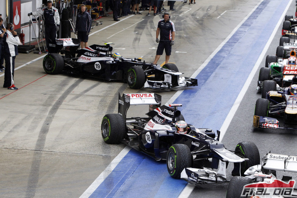 Los dos Williams salen de boxes en Silverstone