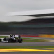 Bruno Senna vuela en la clasificación del GP de Gran Bretaña 2012