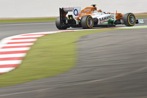 Nico Hülkenberg sale de una chicane en Silverstone