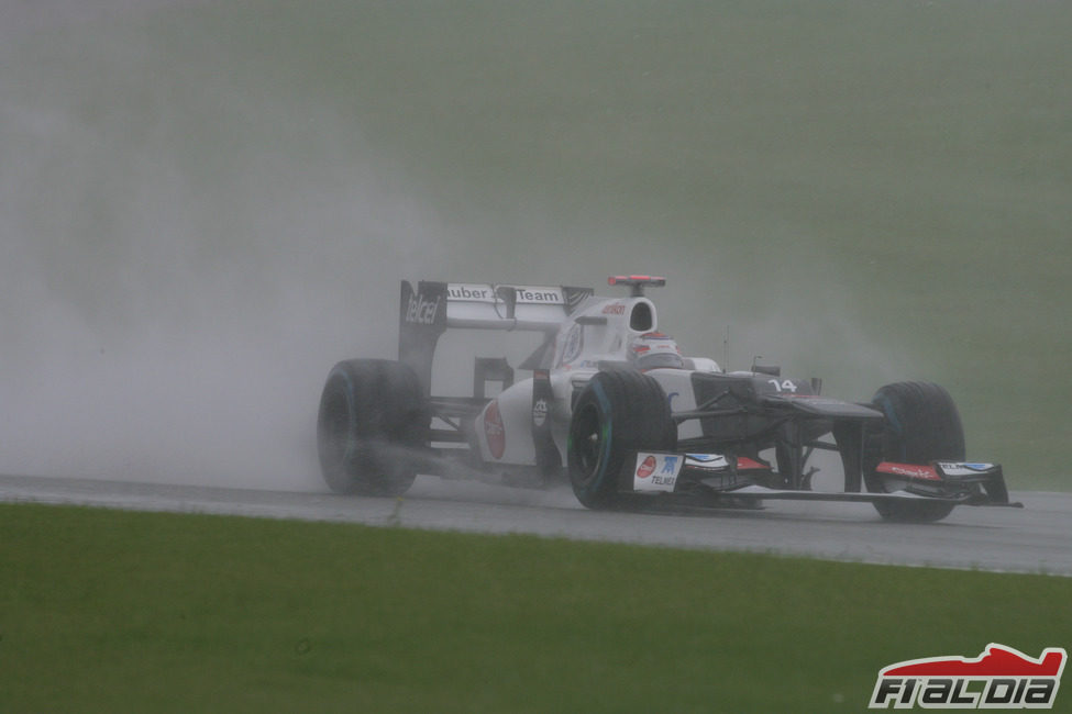 Kamui Kobayashi 'navega' con su C31 en Gran Bretaña