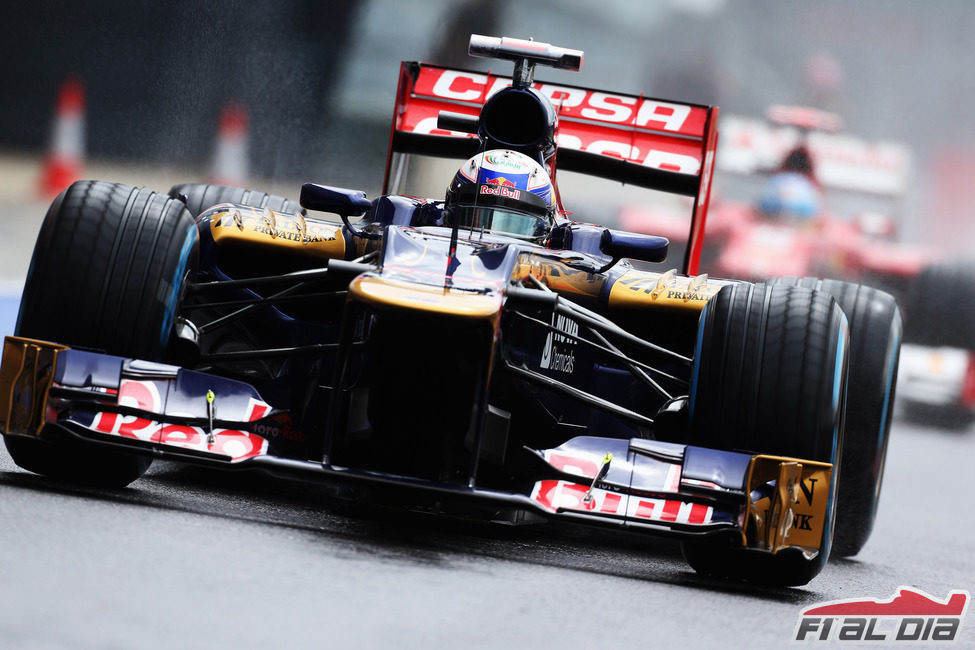 Daniel Ricciardo rueda con neumáticos de lluvia extrema 