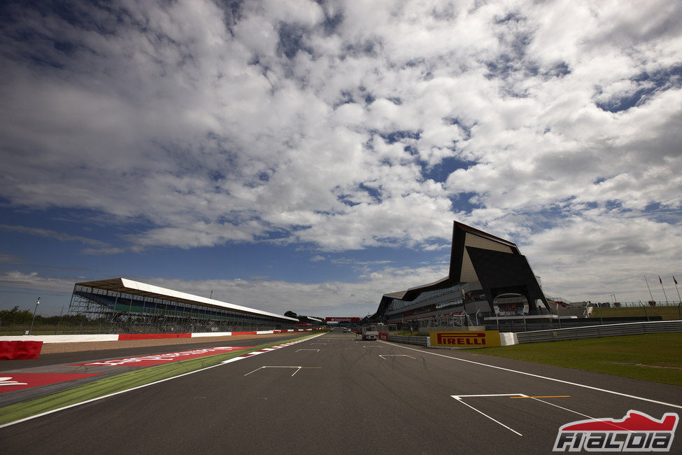 Recta de meta del circuito de Silverstone