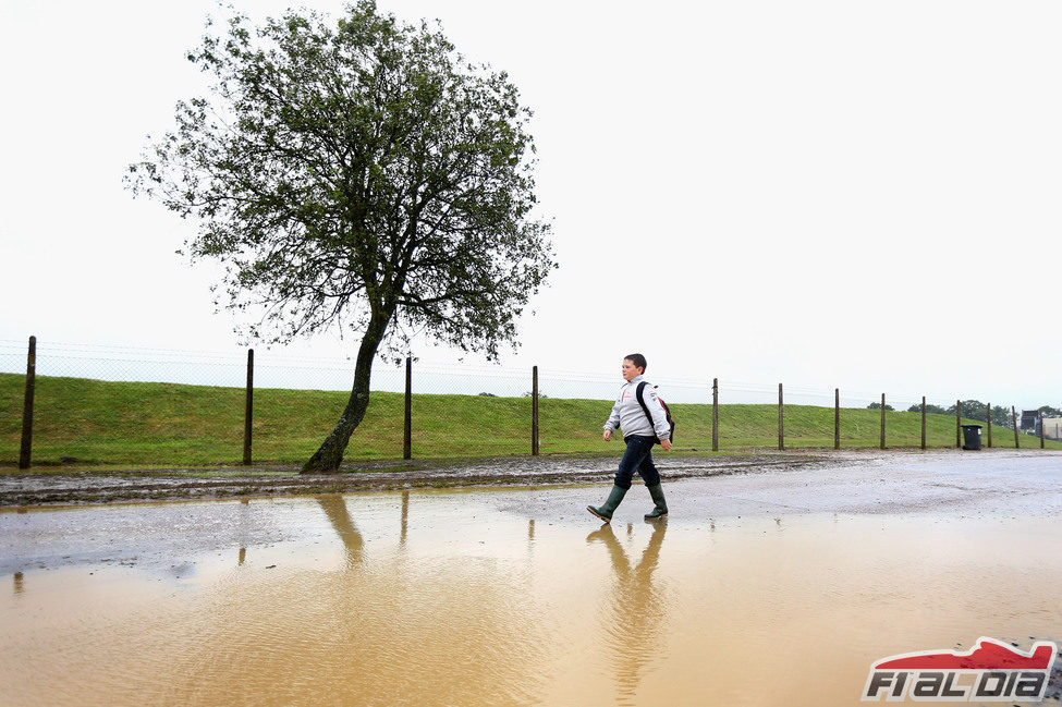 Silverstone inundado en la jornada del viernes