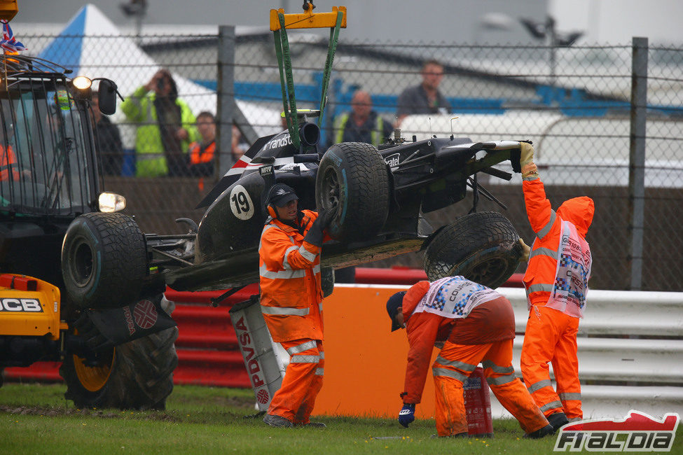 Accidente de Bruno Senna en los libres de Silverstone 2012