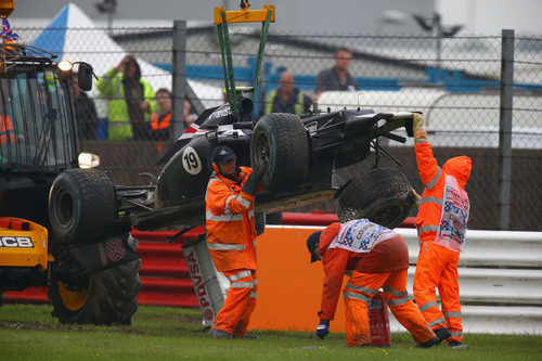 Accidente de Bruno Senna en los libres de Silverstone 2012