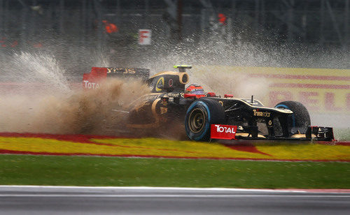 Salida de pista de Romain Grosjean en el GP de Gran Bretaña 2012