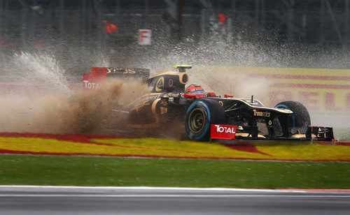 Salida de pista de Romain Grosjean en el GP de Gran Bretaña 2012