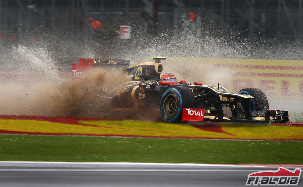 Salida de pista de Romain Grosjean en el GP de Gran Bretaña 2012