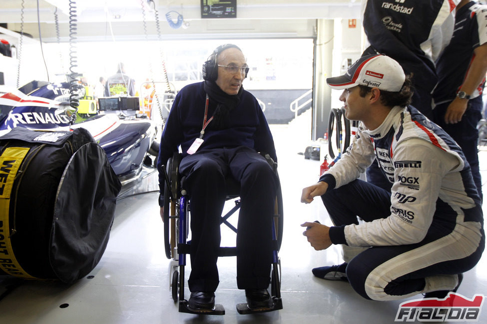 Bruno Senna habla con Frank Williams en Silverstone