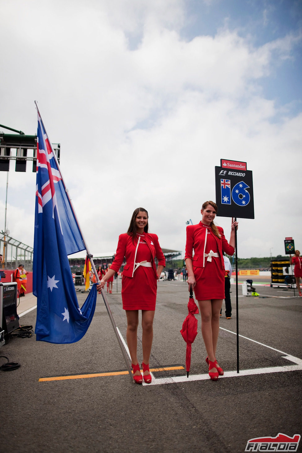 'Pit babes' de Daniel Ricciardo en Gran Bretaña 2012