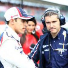 Pastor Maldonado y Xevi Pujolar durante el GP Gran Bretaña 2012