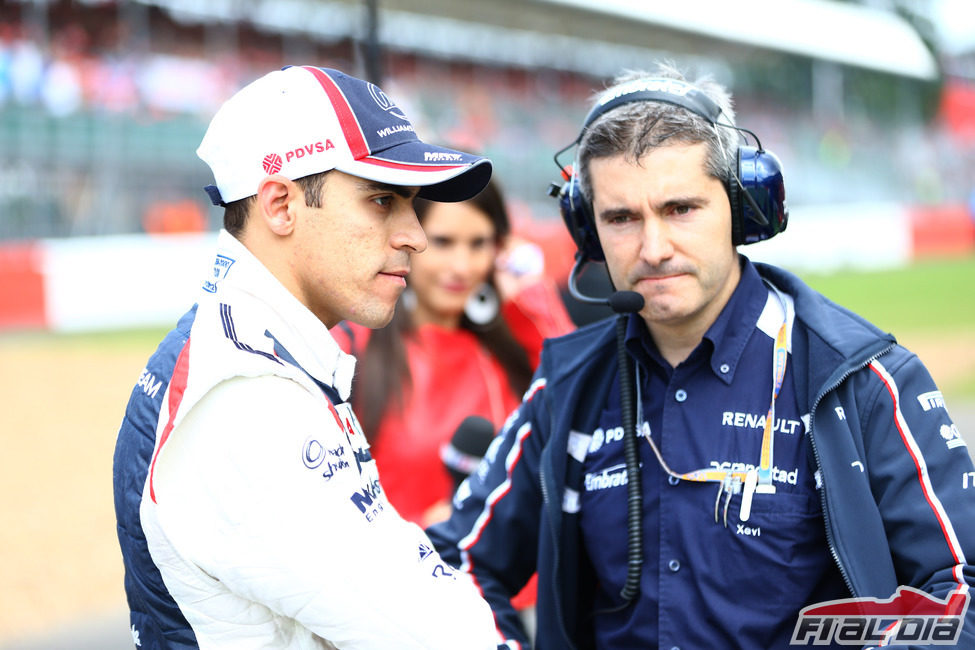 Pastor Maldonado y Xevi Pujolar durante el GP Gran Bretaña 2012