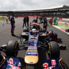 Jean Eric-Vergne en su STR7 en la parrilla de salida del GP de Gran Bretaña 2012