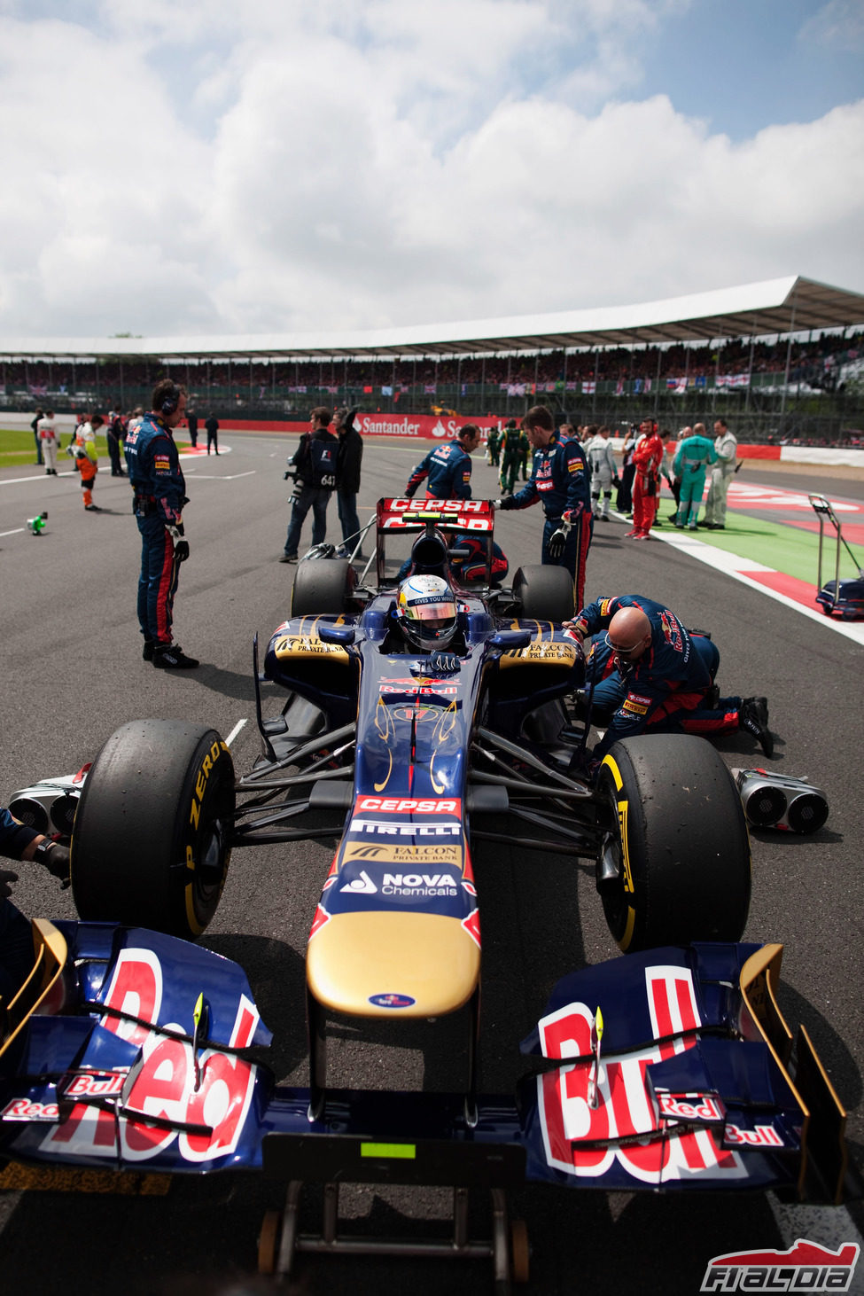 Jean Eric-Vergne en su STR7 en la parrilla de salida del GP de Gran Bretaña 2012