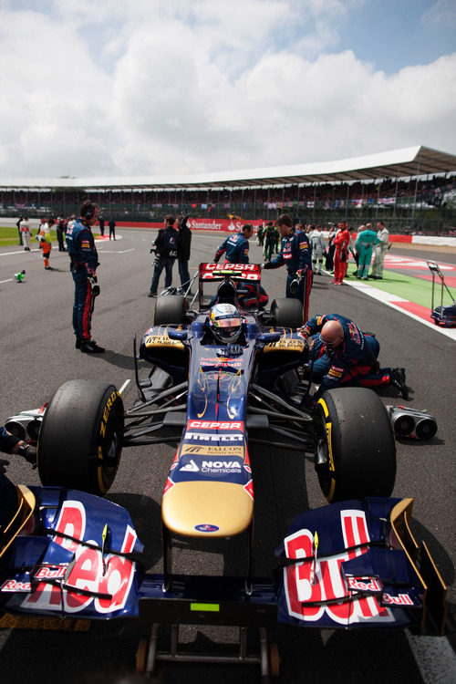 Jean Eric-Vergne en su STR7 en la parrilla de salida del GP de Gran Bretaña 2012