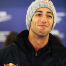 Daniel Ricciardo sonriente antes de el GP Gran Bretaña 2012
