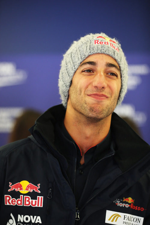 Daniel Ricciardo sonriente antes de el GP Gran Bretaña 2012