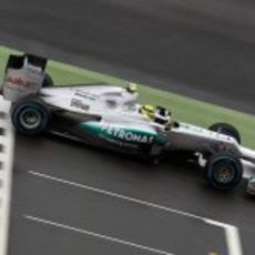 Nico Rosberg cruza la línea de meta en Silverstone