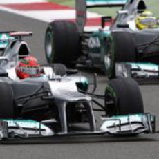 Los dos Mercedes durante la carrera de Silverstone