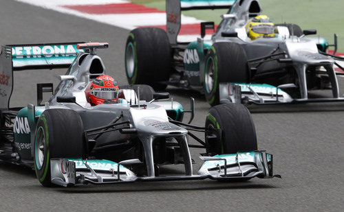 Los dos Mercedes durante la carrera de Silverstone