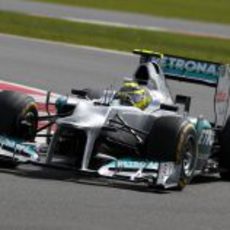 Nico Rosberg sale de una curva en la carrera de Silverstone