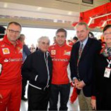 Stefano Domenicali, Bernie Ecclestone, Fernando Alonso y Jacques Rogge