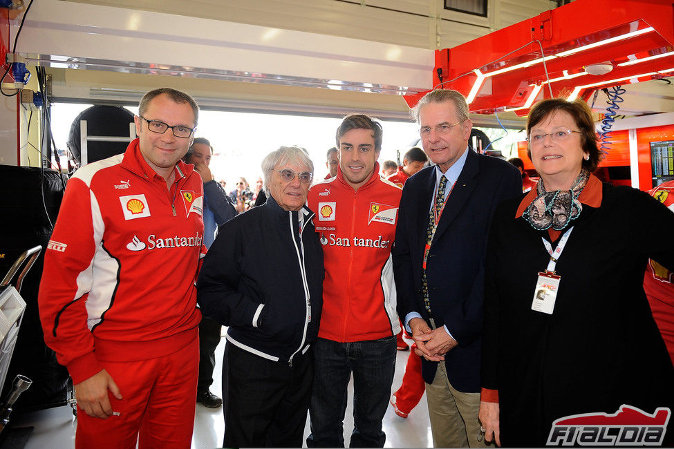 Stefano Domenicali, Bernie Ecclestone, Fernando Alonso y Jacques Rogge