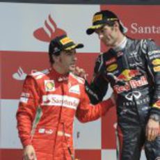 Alonso y Webber en el podio de Gran Bretaña 2012