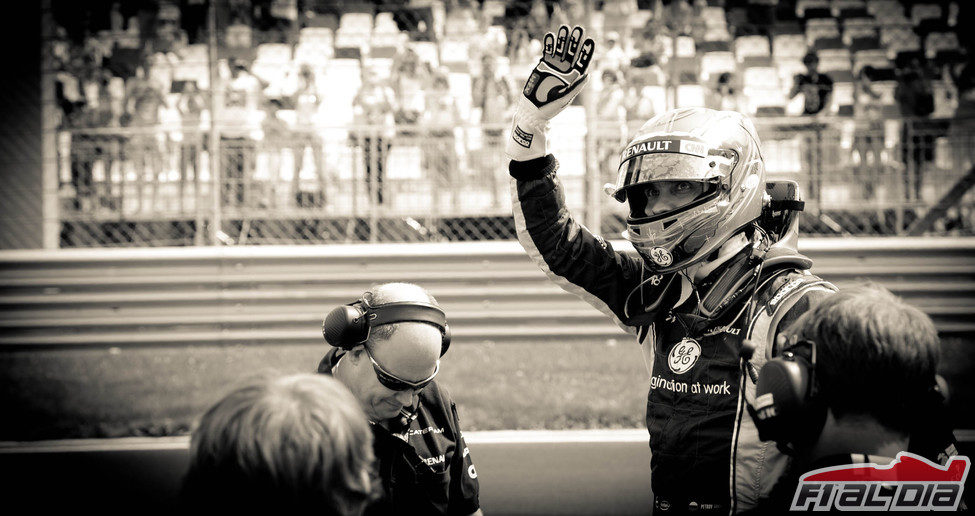 Vitaly Petrov saluda a sus paisanos en el Moscow Raceway